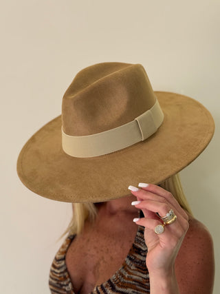 Cappello FALDA cammello